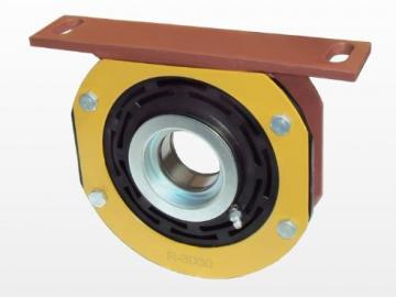 Com regulagem para ajuste de comprimento do eixo cardan, rolamento Ø interno 45 mm, com bico graxeiro e
pista defletora e de vedação do retentor. <BR><a href='ver_produto?Cod=457#titulo' class='btn btn-theme'>ver</a>