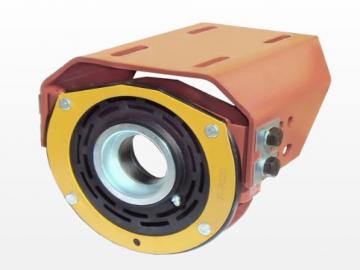 Com regulagem para ajuste de comprimento e ângulo do eixo cardan, com rolamento Ø interno 55 mm, com bico graxeiro e pista de vedação do retentor. <BR><a href='ver_produto?Cod=465#titulo' class='btn btn-theme'>ver</a>