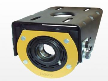 com regulagem para ajuste de comprimento, ângulo e altura do eixo cardan, com rolamento Ø interno 40 mm, com bico graxeiro. <BR><a href='ver_produto?Cod=470#titulo' class='btn btn-theme'>ver</a>